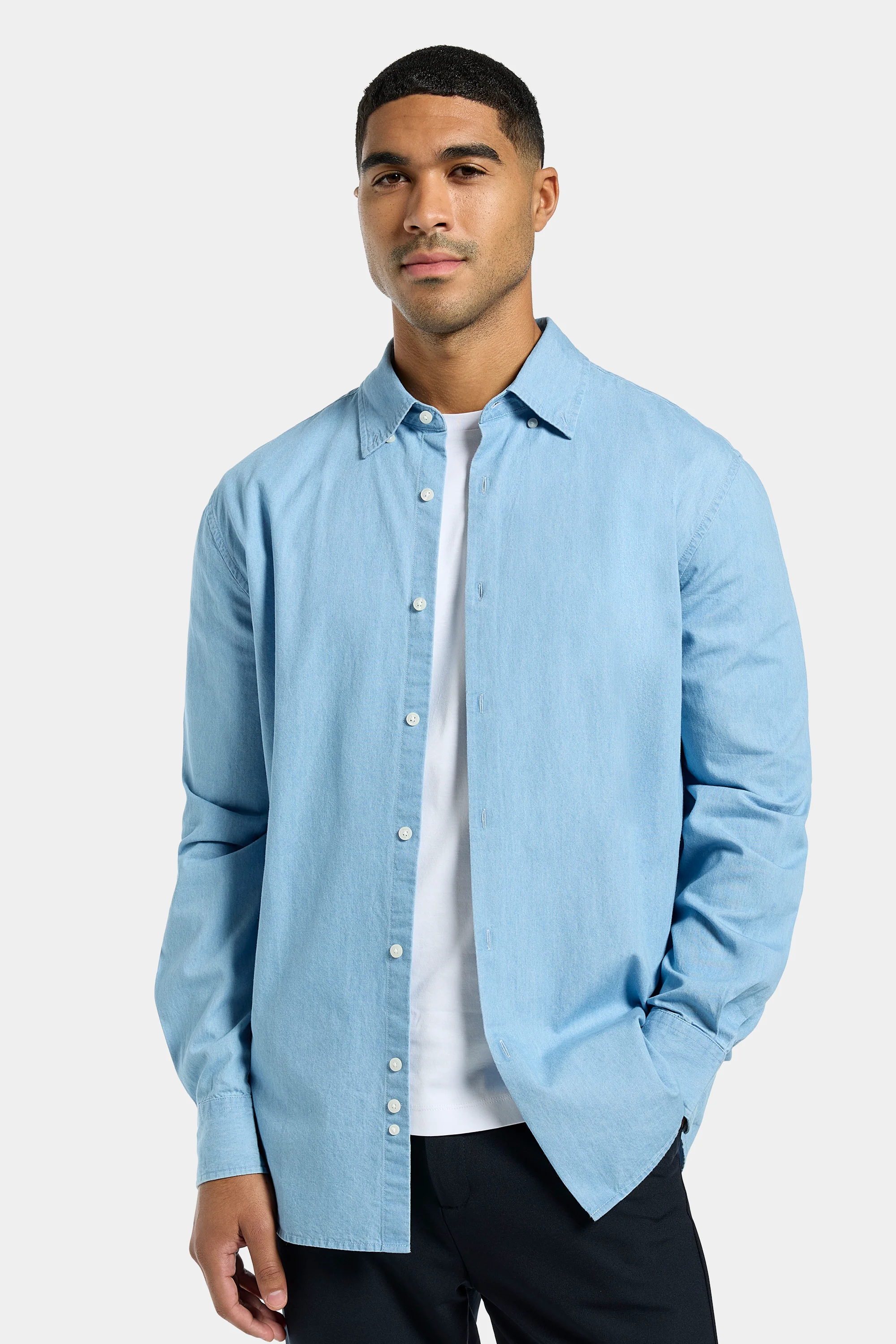 THE CHAMBRAY SHIRT - Image 10
