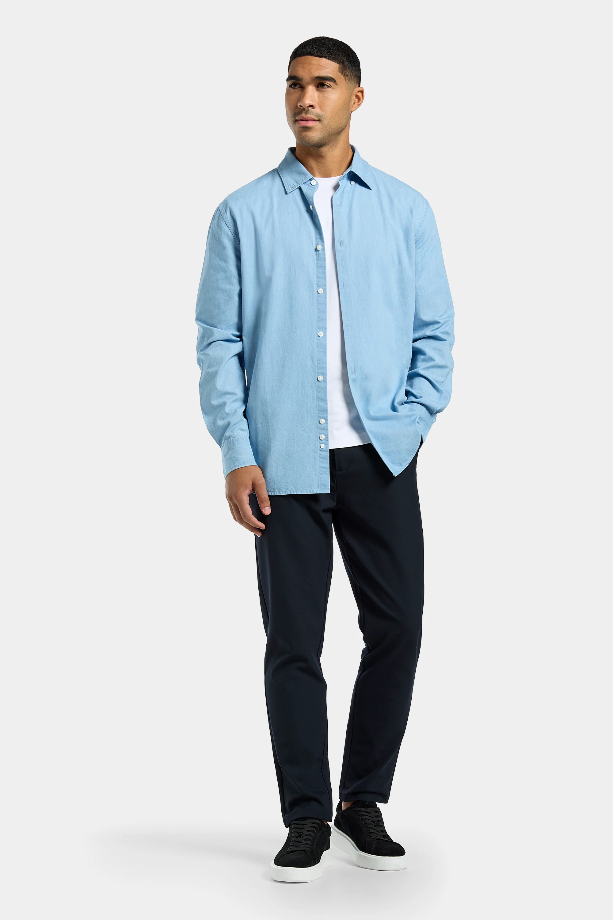 THE CHAMBRAY SHIRT - Image 11