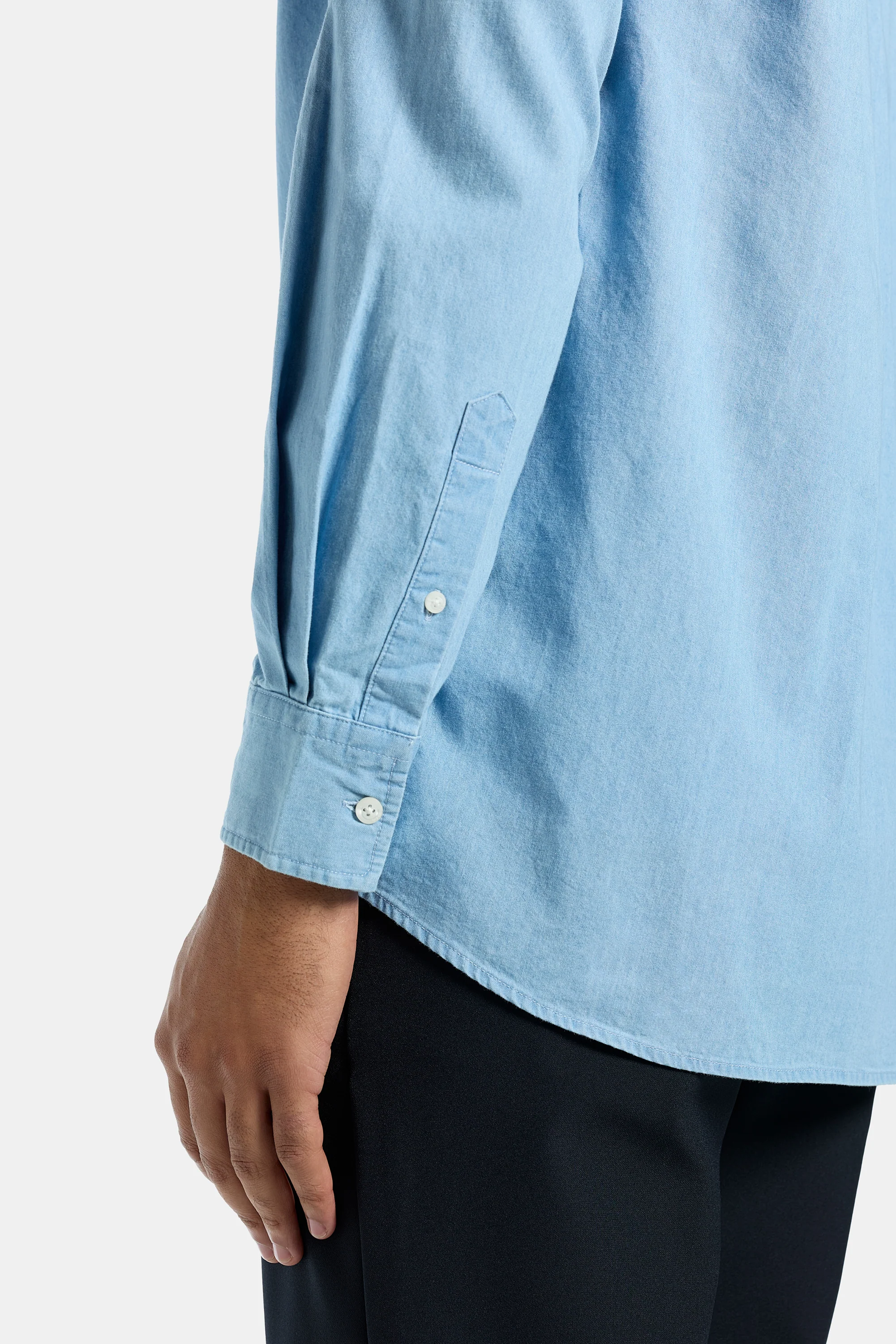THE CHAMBRAY SHIRT - Image 13