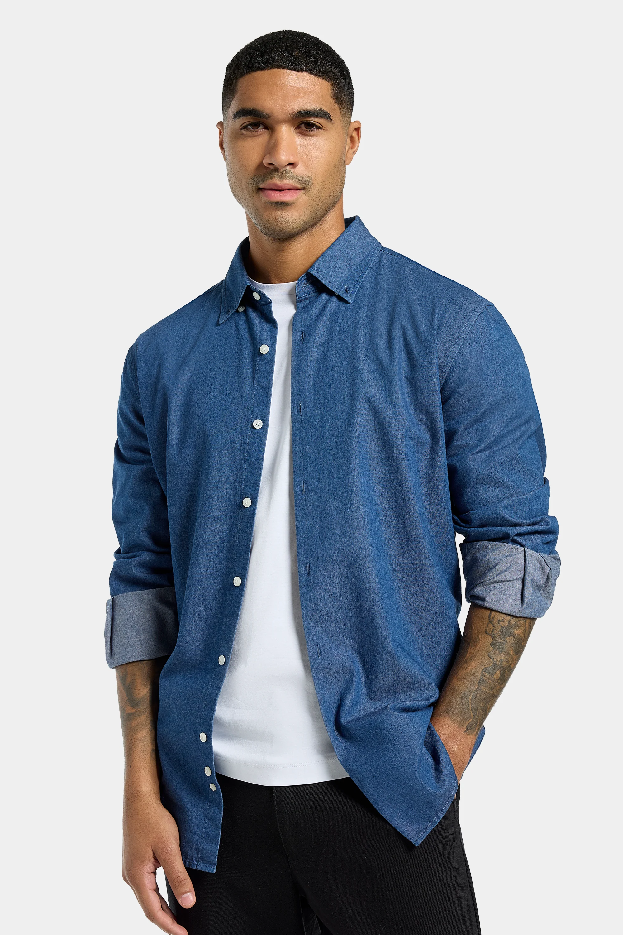 THE CHAMBRAY SHIRT - Image 6