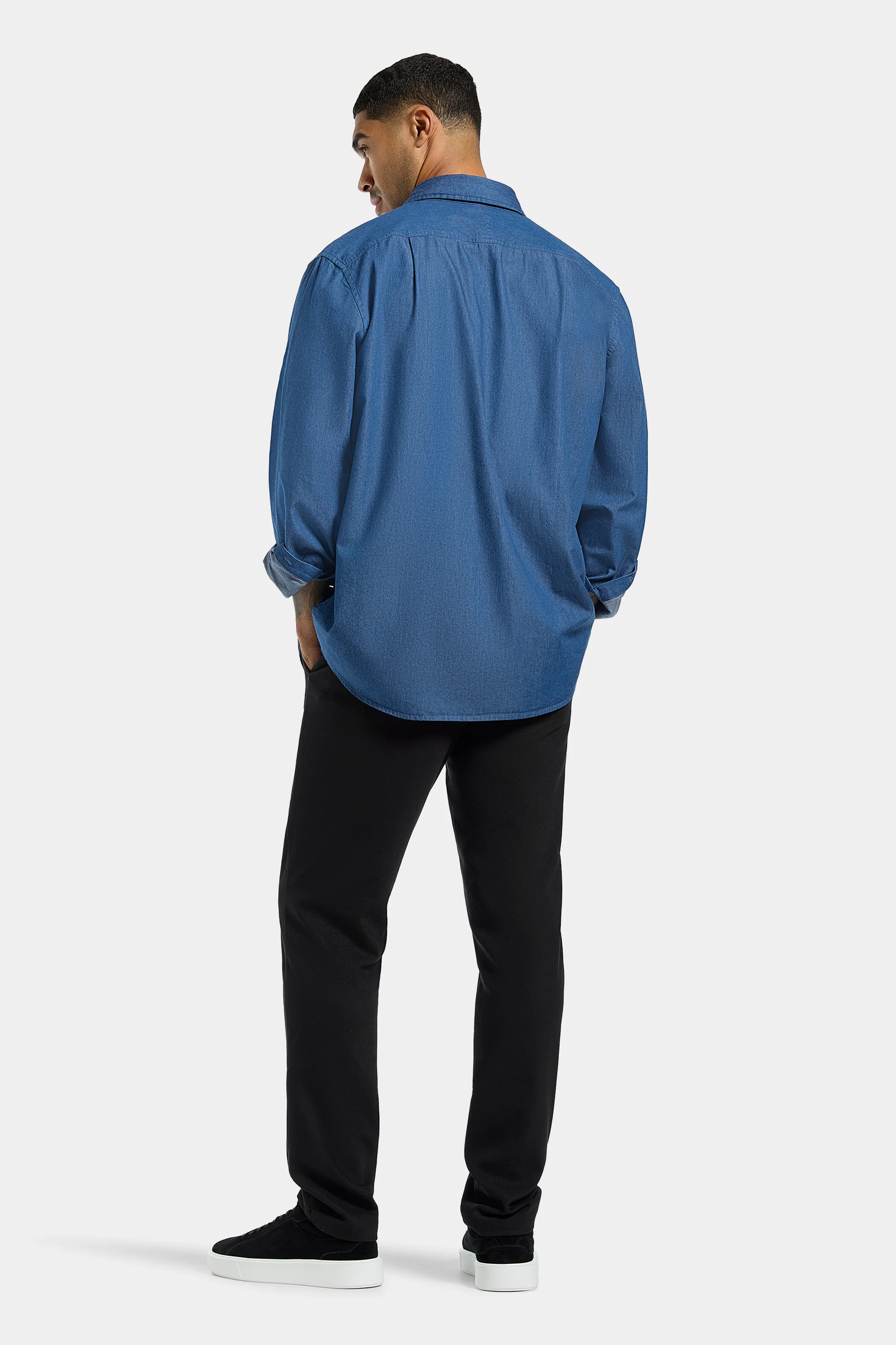 THE CHAMBRAY SHIRT - Image 9