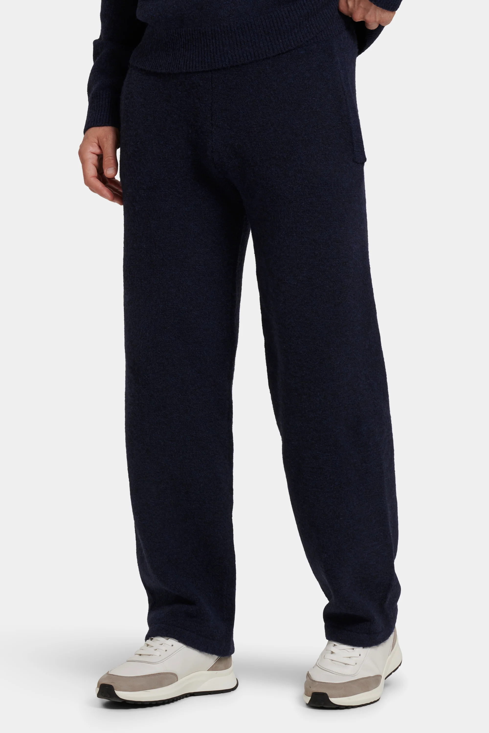 THE SAVONA JOGGER - Image 11