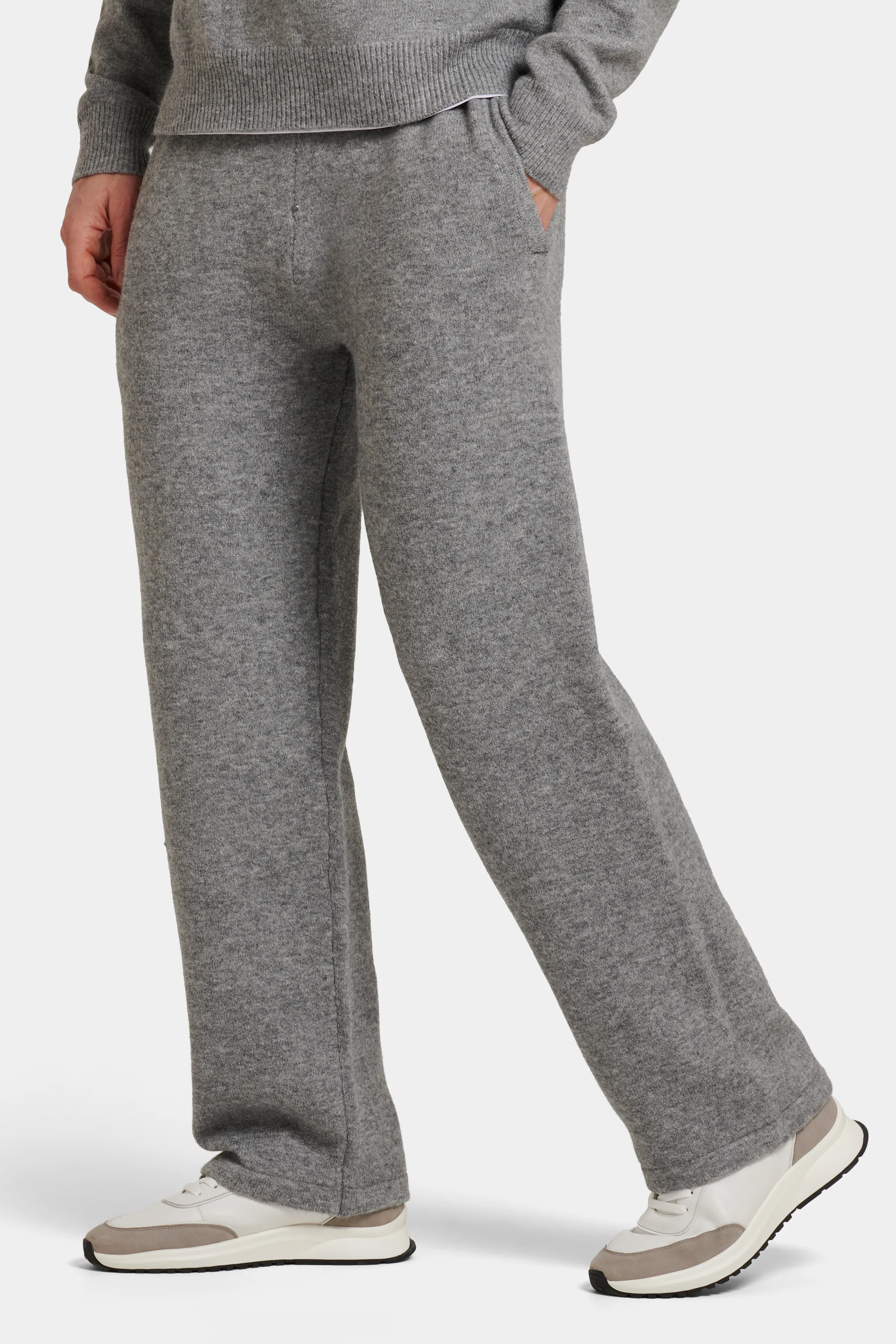 THE SAVONA JOGGER - Image 20